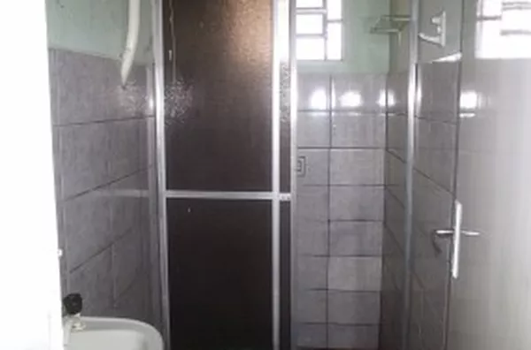 Casa em alvenaria, contendo 02 quartos, sala, cozinha, wc, área de serviço e garagem. - Foto 6
