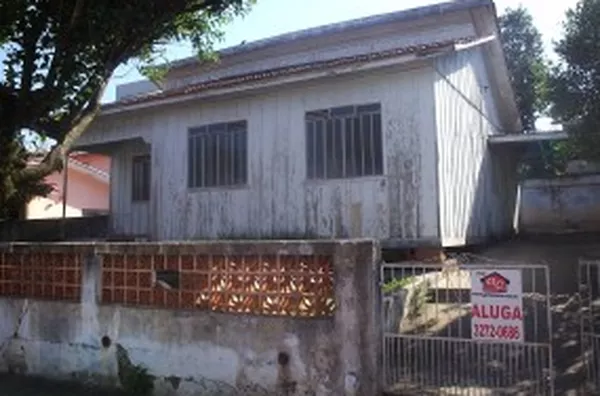 casa mista contendo 3 quartos, sala, cozinha, wc social. - Foto 1