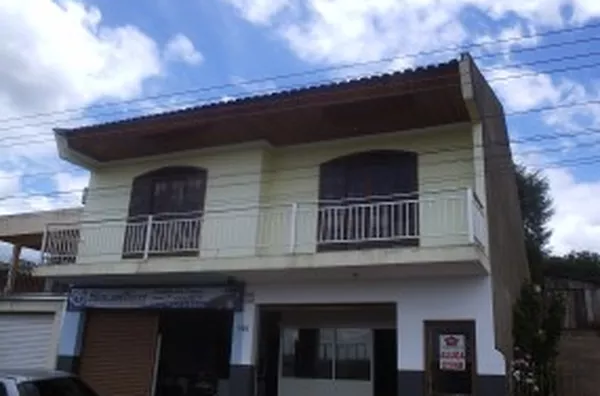 Apartamento em alvenaria, contendo 03 quartos (sendo 02 c/ ar condicionado), sala, cozinha, wc, sacada, edicula c/ 01 quarto, cozinha e wc. - Foto 1