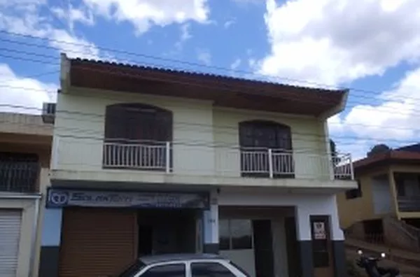 Apartamento em alvenaria, contendo 03 quartos (sendo 02 c/ ar condicionado), sala, cozinha, wc, sacada, edicula c/ 01 quarto, cozinha e wc. - Foto 2