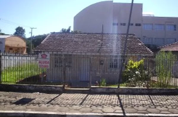 Casa em alvenaria contendo 02 quartos, sala, cozinha, wc social, varanda e entrada para carro. - Foto 1