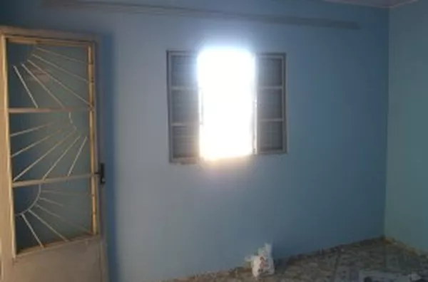 Casa em alvenaria contendo 02 quartos, sala, cozinha, 02 wcs, entrada para carro e varanda na frente. - Foto 6