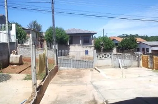 Casa em alvenaria contendo 02 quartos, sala, cozinha, 02 wcs, entrada para carro e varanda na frente. - Foto 4