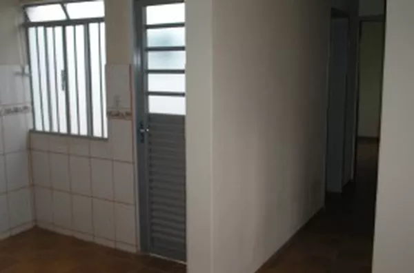Casa em alvenaria contendo 02 quartos, sala, cozinha, wc social e entrada para carro. - Foto 3