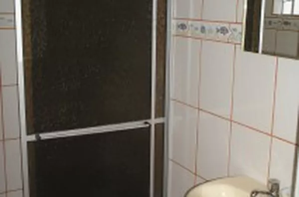Casa em alvenaria contendo 02 quartos, sala, cozinha, wc social e entrada para carro. - Foto 4