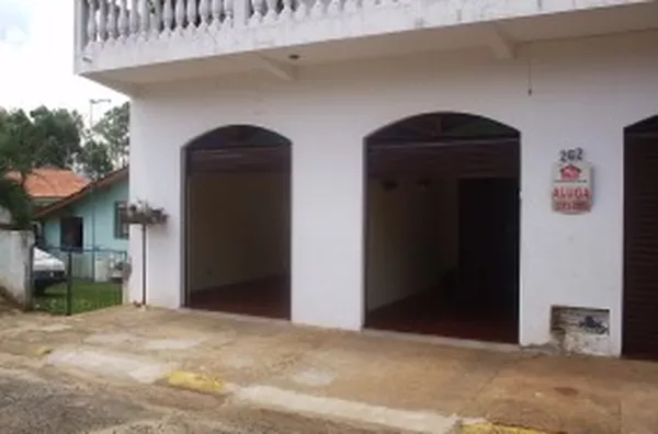 Alojamento para 09 pessoas,com 05 quartos, sala, cozinha,02 banheiros e garagem. Obs: É possivel instalar 9 beliches p/18 pessoas - Foto 1