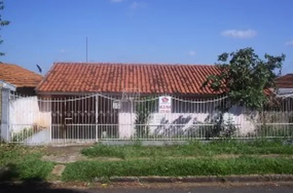 Casa em alvenaria contendo 03 quartos, sala, cozinha, sala de Tv, wc, garagem, edícula c/ área de churrasqueira, lavanderia e wc. - Foto 1