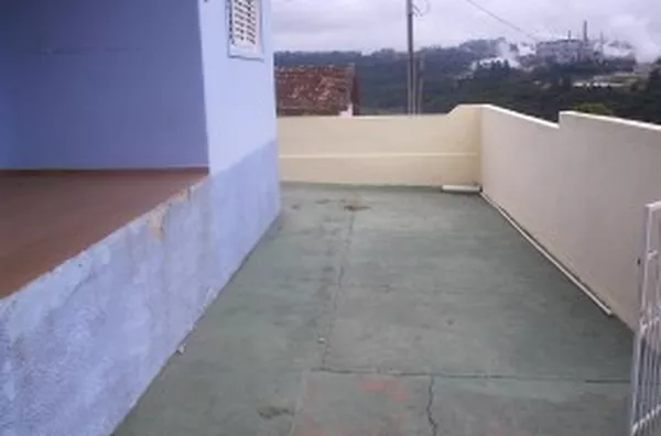 Casa em alvenaria contendo 02 quartos, sala, cozinha, wc social, garagem para 01 carro, edícula com lavanderia, quarto, sala, cozinha e wc social. Luz com 02 contas. OBS: Pode desligar uma delas. - Foto 3