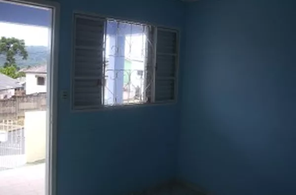 Casa em alvenaria contendo 02 quartos, sala, cozinha, wc social, garagem para 01 carro, edícula com lavanderia, quarto, sala, cozinha e wc social. Luz com 02 contas. OBS: Pode desligar uma delas. - Foto 6
