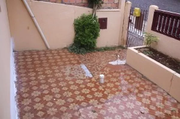 Casa em alvenaria, 02 quartos, sala, copa, cozinha, wc, anexo c/ lavanderia e quarto de despejo, garagem c/ mais um comodo - Foto 4