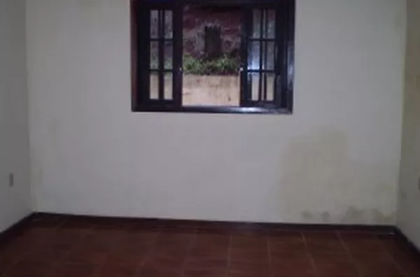 Apartamento em alvenaria contendo 03 quartos, sala, cozinha, wc social, cobertura para carro e lavanderia. - Foto 4