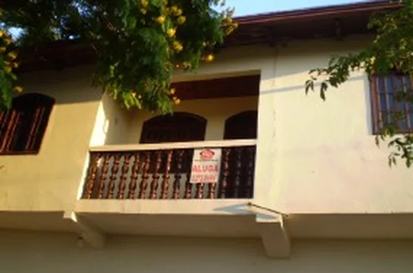 Apartamento em alvenaria contendo 03 quartos, sala, copa, cozinha, wc social, varanda nos c/ área de serviço, varanda na frente e garagem. - Foto 1