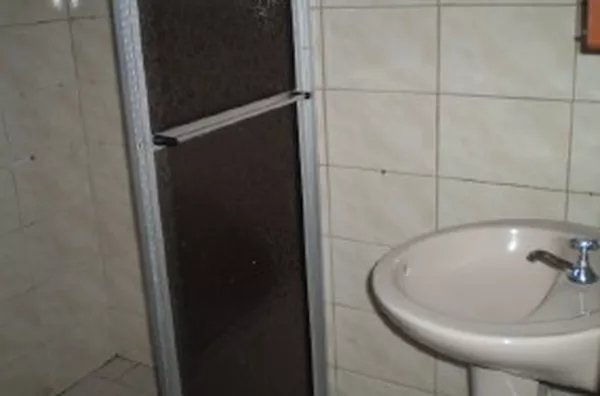 Apartamento em alvenaria contendo 03 quartos, sala, copa, cozinha, wc social, varanda nos c/ área de serviço, varanda na frente e garagem. - Foto 6