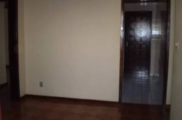 Apartamento em alvenaria contendo 03 quartos, sala, copa, cozinha, wc social, varanda nos c/ área de serviço, varanda na frente e garagem. - Foto 3