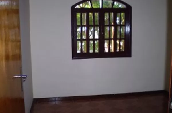 Apartamento em alvenaria contendo 03 quartos, sala, copa, cozinha, wc social, varanda nos c/ área de serviço, varanda na frente e garagem. - Foto 4