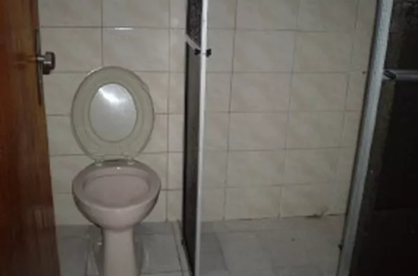 Apartamento em alvenaria contendo 03 quartos, sala, copa, cozinha, wc social, varanda nos c/ área de serviço, varanda na frente e garagem. - Foto 5