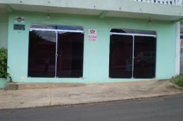 Sala em alvenaria, contendo 80 m2, wc, 02 portas de vidro e ar condicionado - Foto 1