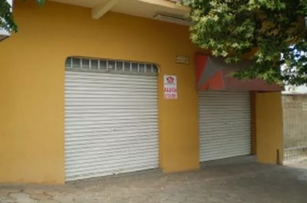 Sala comercial em alvenaria com 01 porta de aço e 01 porta de vidro temperado, composta de sala principal (atendimento), escritório, depósito, hall e wc. - Foto 2