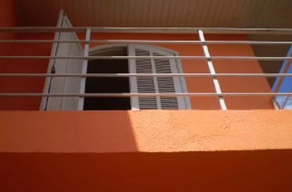 Casa em alvenaria, contendo 01 suíte, 03 quartos, sala, copa, cozinha, 02 wcs, garagem  coberta p/  02 carros, anexo c/ churrasqueira e lavanderia. - Foto 4