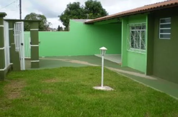 Casa em alvenaria contendo 02 quartos, 01 suíte, sala, cozinha, wc social, garagem para 02 carros com área de serviço com portão eletrônico. - Foto 6