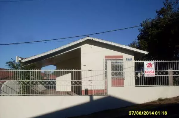 Casa em alvenaria, contendo 03 quartos, sala, cozinha, wc e cobertura p/ carro. - Foto 2