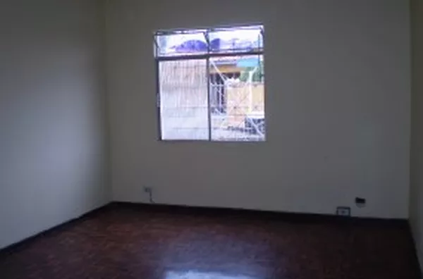 Casa em alvenaria, contendo 03 quartos, sala, cozinha, wc e cobertura p/ carro. - Foto 5