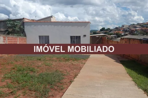 CASA EM ALVENARIA CONTENDO 02 QUARTOS, SALA/COZINHA CONJUGADA, BANHEIRO, AREA DE SERVIÇO E GARAGEM    IMÓVEL MOBILIADO (GELADEIRA, FOGÃO C/ BOTIJÃO, CANTO ALEMÃO, SOFÁ RETRATIL, ESTANTE, PAINEL P/ TV, CAMA KEEN, GUARDA ROUPA E CRIADO MUDO) - Foto 1