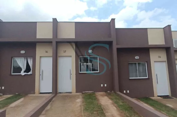 Excelente casa em Condomínio 