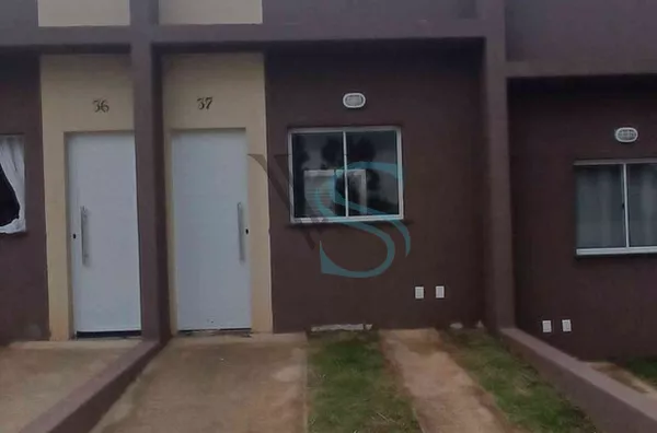 Excelente casa em Condomínio 