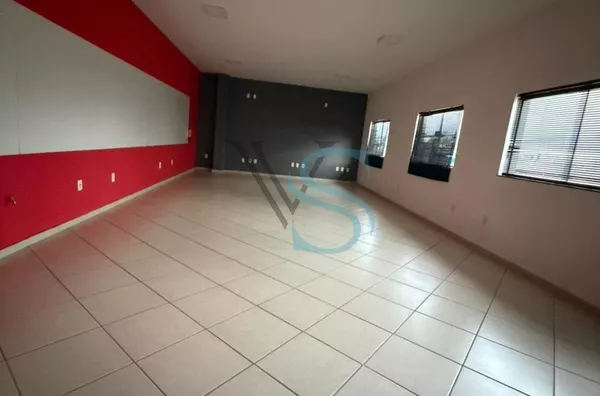 CASA COM SALÃO COM TRES DORMITORIOS, SANTA ROSALIA, SOROCABA