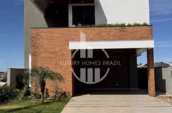 Vendo Sobrado de alto padrão no condomínio Araçari - Zona Leste 
