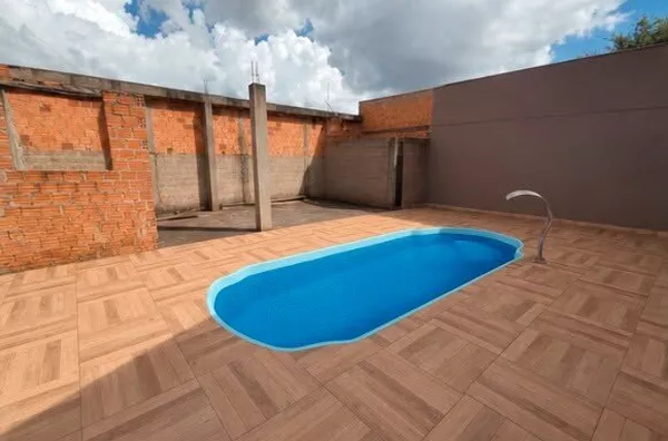Vendo Casa Quitada no Maria Celina com Piscina - Zona Norte