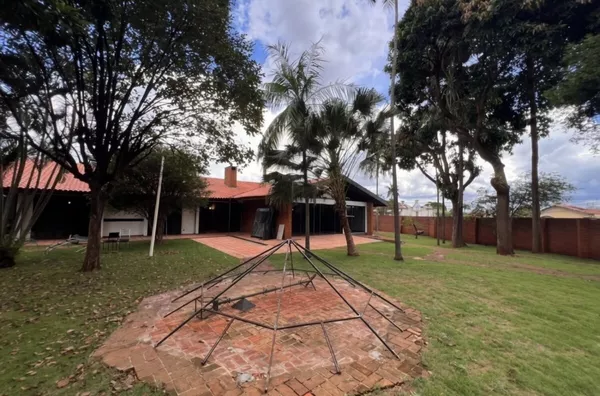 Vendo Casa de alto Padrão Quitada no Bairro do Aeroporto 