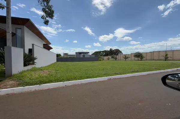 Vendo Terreno no Condomínio Fechado Villagio do Engenho - Cambé