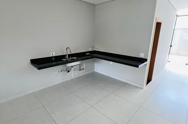 Sobrado para venda, 2 quarto(s),  Leonor, Londrina