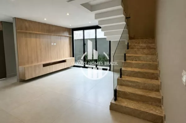 Vendo Sobrado de alto padrão no Condomínio Aranguá- Zona Leste