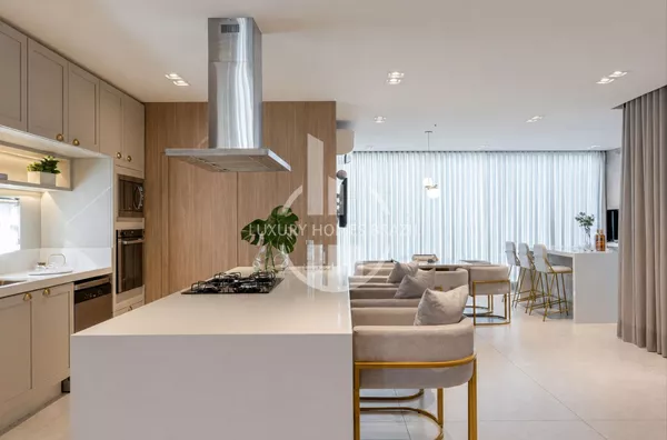 Vendo Casa em Condomínio de alto padrão no Aranguá - Zona Leste