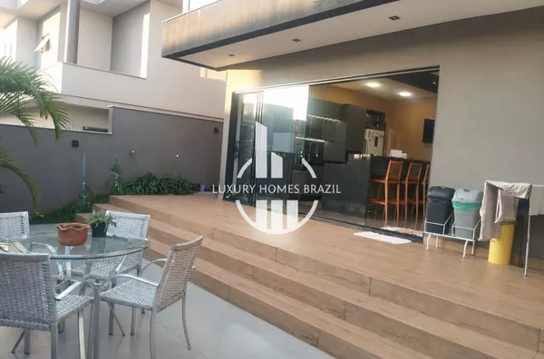 Vendo Sobrado de alto padrão no Condomínio Araçari - Zona Leste