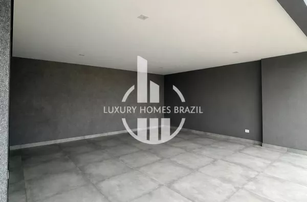 Vendo Sobrado de alto padrão no Condomínio Aranguá- Zona Leste