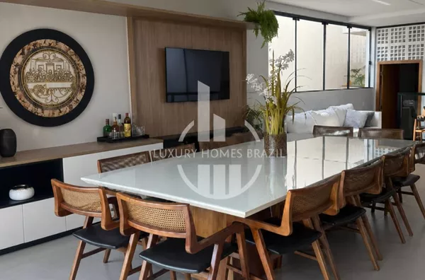 Vendo Sobrado mobiliado de alto padrão no condomínio Aranguá - Zona Leste 
