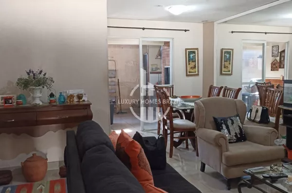 Vendo Sobrado no Condomínio Ilha de Creta - Zona Sul