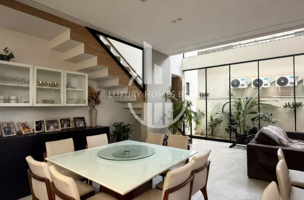 Vendo Sobrado mobiliado de alto padrão no condomínio Aranguá - Zona Leste 