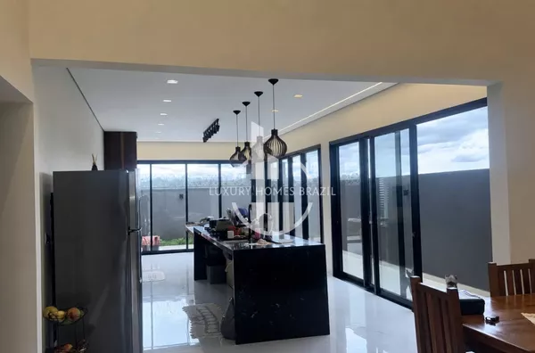 Vendo Casa de alto padrão no condomínio Araguari - Zona Leste