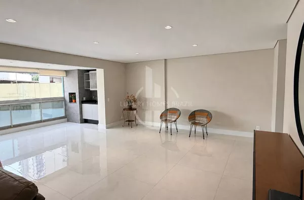Vendo Apartamento de alto padrão no Edifício Gaudi - Zona Sul