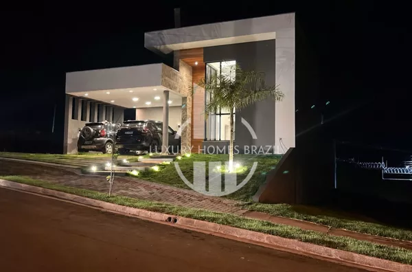 Vendo Casa de alto padrão no condomínio Araguari - Zona Leste