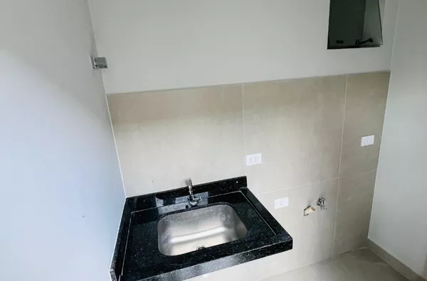 Sobrado para venda, 2 quarto(s),  Leonor, Londrina