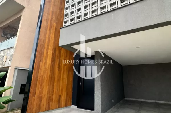 Vendo Sobrado de alto padrão no Condomínio Aranguá- Zona Leste