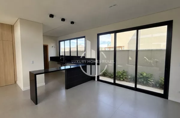 Vendo Sobrado de alto padrão no condomínio Araçari - Zona Leste 