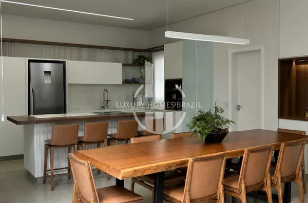 Vendo Sobrado de alto padrão no Aranguá - Zona Leste 