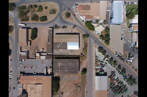 Área Comercial á venda no Centro de Luis Eduardo Magalhaes - BA